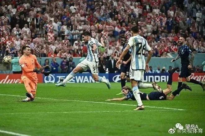 开云体育中国-克罗地亚鏖战希腊，穆勒统治全场  第1张