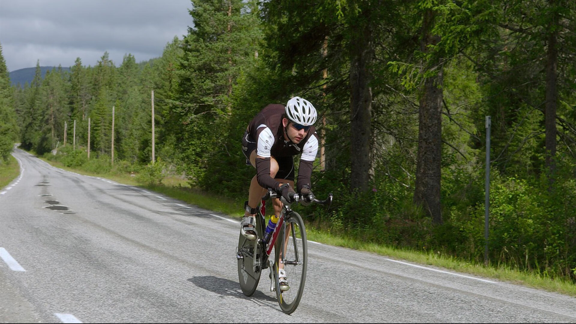 开云体育入口-西决生死战焦点战，火箭制霸湖人，红色风暴席卷紫金王朝