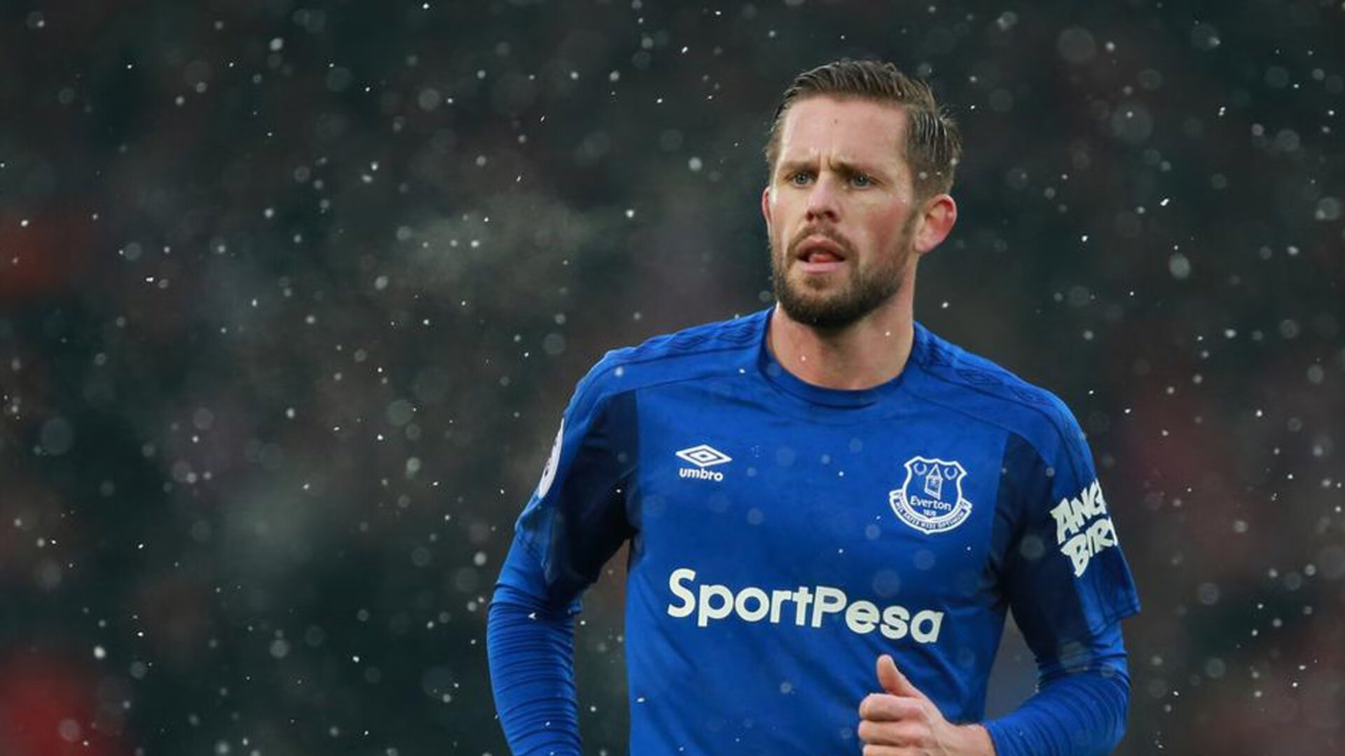 开云体育在线-哈利伯顿一剑封喉，上海队窒息式防守如何绞杀广厦？